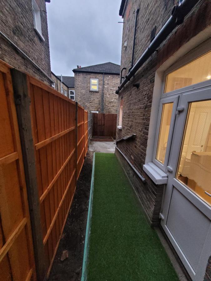 Spacious 2 Bedroom House In Central London With Garden エクステリア 写真